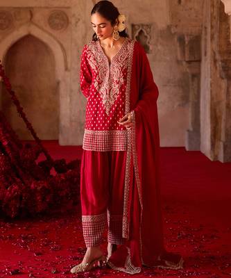 Crimson red embroidered cupro silk farsi kurta set 2
