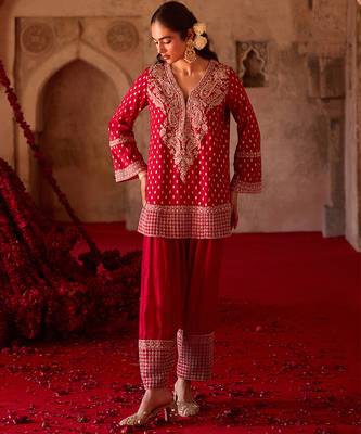 Crimson red embroidered cupro silk farsi kurta set 3