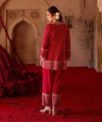Crimson red embroidered cupro silk farsi kurta set 4