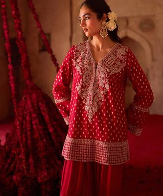 Crimson red embroidered cupro silk farsi kurta set 5