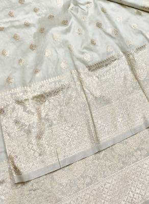 Cream zari woven silk traditional saree with blouse piece 3