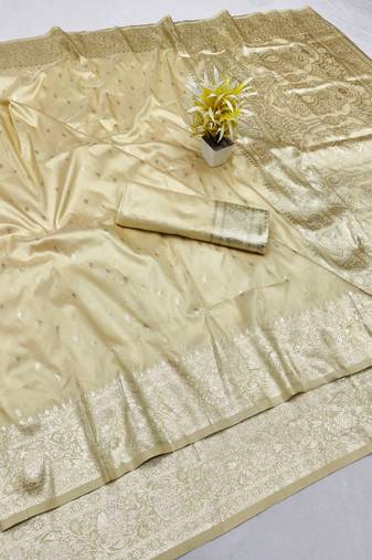 Cream zari woven silk traditional saree with blouse piece
