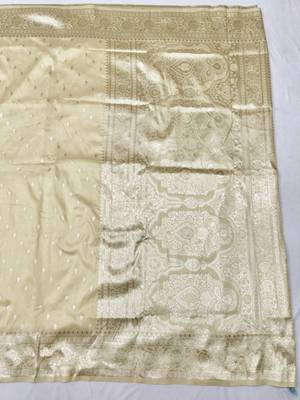 Cream zari woven silk traditional saree with blouse piece 2