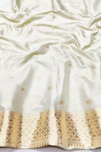 Cream zari woven silk traditional saree with blouse piece