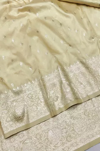 Cream zari woven silk traditional saree with blouse piece