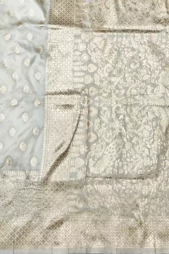 Cream zari woven silk traditional saree with blouse piece