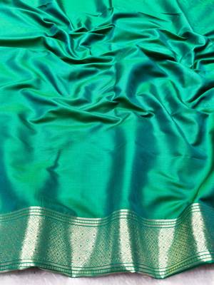 Green zari woven banarasi silk traditional saree with blouse piece 4