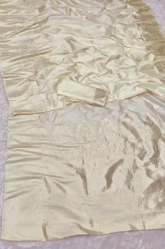 Cream zari woven silk traditional saree with blouse piece