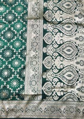 Green zari woven silk traditional saree with blouse piece 5