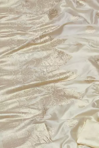 Cream zari woven silk traditional saree with blouse piece