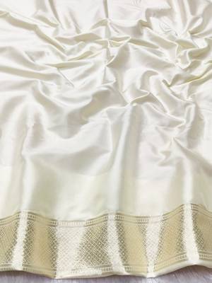 Cream zari woven silk traditional saree with blouse piece 4