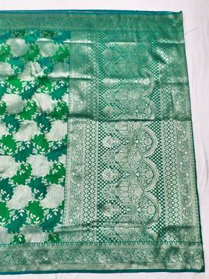Green zari woven silk traditional saree with blouse piece 2