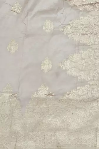 Cream zari woven silk traditional saree with blouse piece
