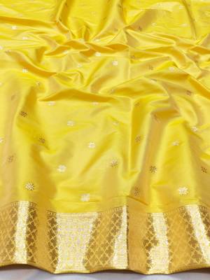 Gold zari woven banarasi silk traditional saree with blouse piece 3