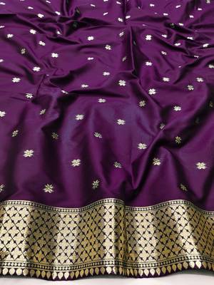 Wine zari woven silk traditional saree with blouse piece 4