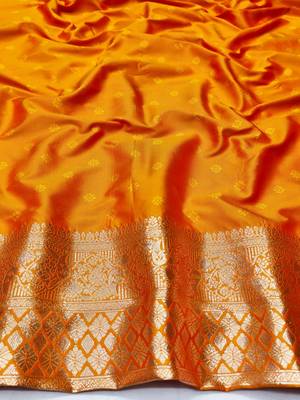 Gold zari woven silk traditional saree with blouse piece 4