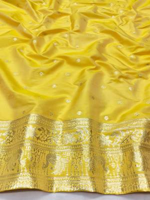 Gold zari woven silk traditional saree with blouse piece 4