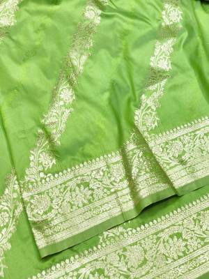 Light green zari woven silk traditional saree with blouse piece 3
