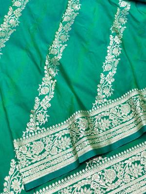 Green zari woven silk traditional saree with blouse piece 3
