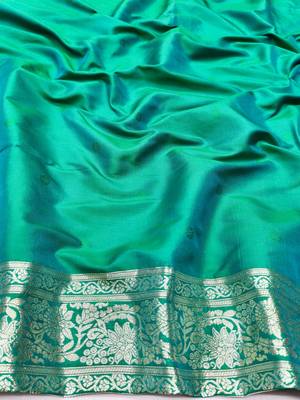 Green zari woven silk traditional saree with blouse piece 4