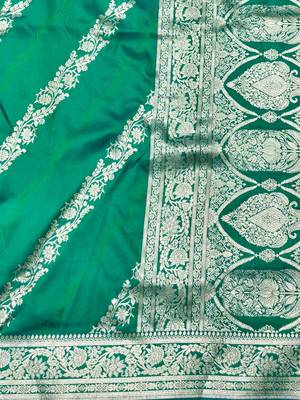 Green zari woven silk traditional saree with blouse piece 5