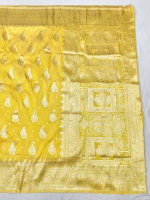 Gold zari woven silk traditional saree with blouse piece 2