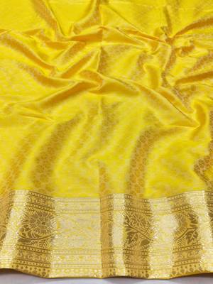 Gold zari woven silk traditional saree with blouse piece 4