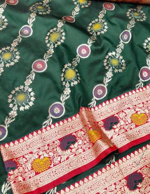 Green zari woven silk traditional saree with blouse piece 3