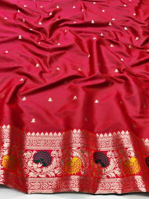 Green zari woven silk traditional saree with blouse piece 4