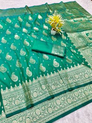 Green zari woven silk traditional saree with blouse piece 1