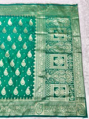 Green zari woven silk traditional saree with blouse piece 2