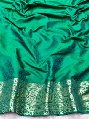 Green zari woven silk traditional saree with blouse piece 4