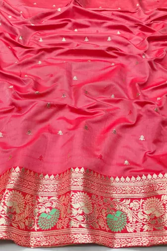 Cream zari woven silk traditional saree with blouse piece