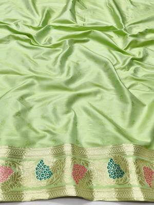 Light green zari woven silk traditional saree with blouse piece 4