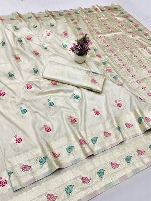 Cream zari woven silk traditional saree with blouse piece 1