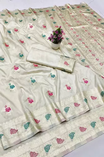 Cream zari woven silk traditional saree with blouse piece