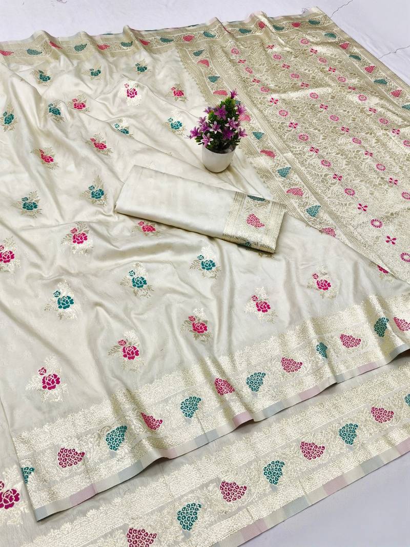 Cream zari woven banarasi silk traditional saree with blouse piece
