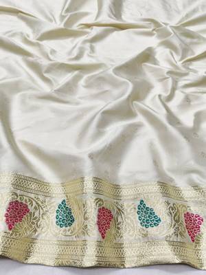 Cream zari woven silk traditional saree with blouse piece 4