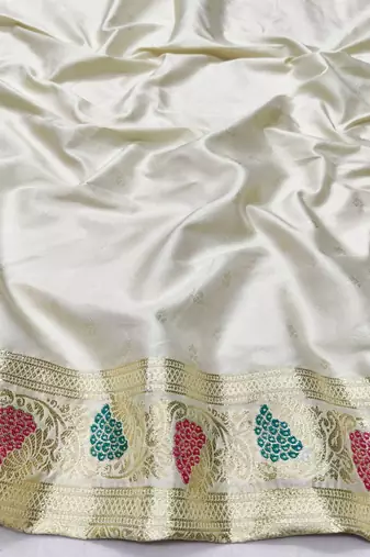 Cream zari woven silk traditional saree with blouse piece