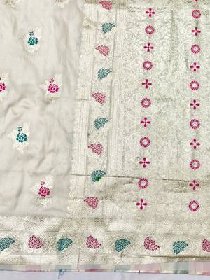 Cream zari woven silk traditional saree with blouse piece 5