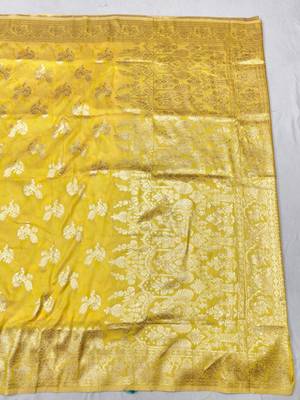 Gold zari woven banarasi silk traditional saree with blouse piece 1