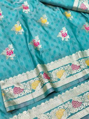 Blue zari woven silk traditional saree with blouse piece 3