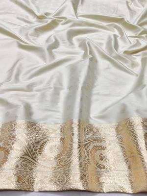 Cream zari woven banarasi silk traditional saree with blouse piece 3
