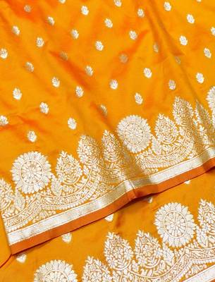 Gold zari woven silk traditional saree with blouse piece 3