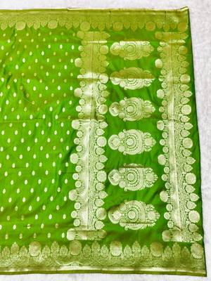 Green zari woven banarasi silk traditional saree with blouse piece 2