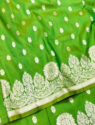 Green zari woven banarasi silk traditional saree with blouse piece 3