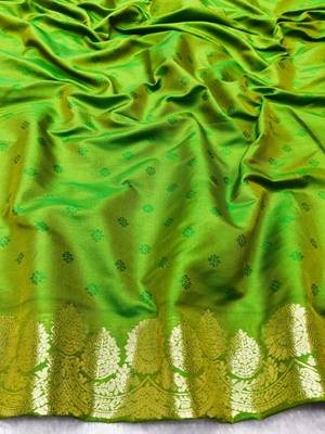 Green zari woven banarasi silk traditional saree with blouse piece 4