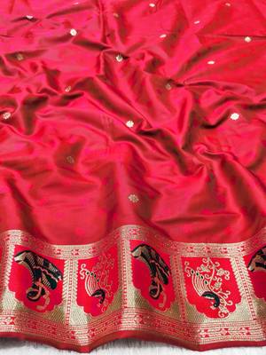 Green zari woven baluchari silk traditional saree with blouse piece 4