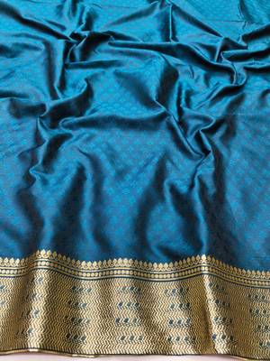 Blue zari woven banarasi silk traditional saree with blouse piece 3