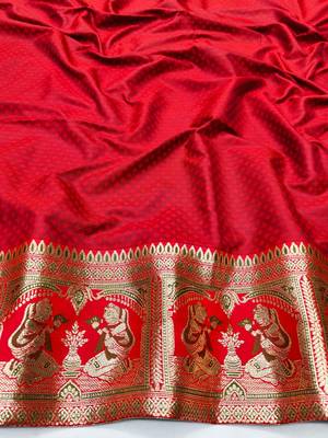 Green zari woven baluchari silk traditional saree with blouse piece 3